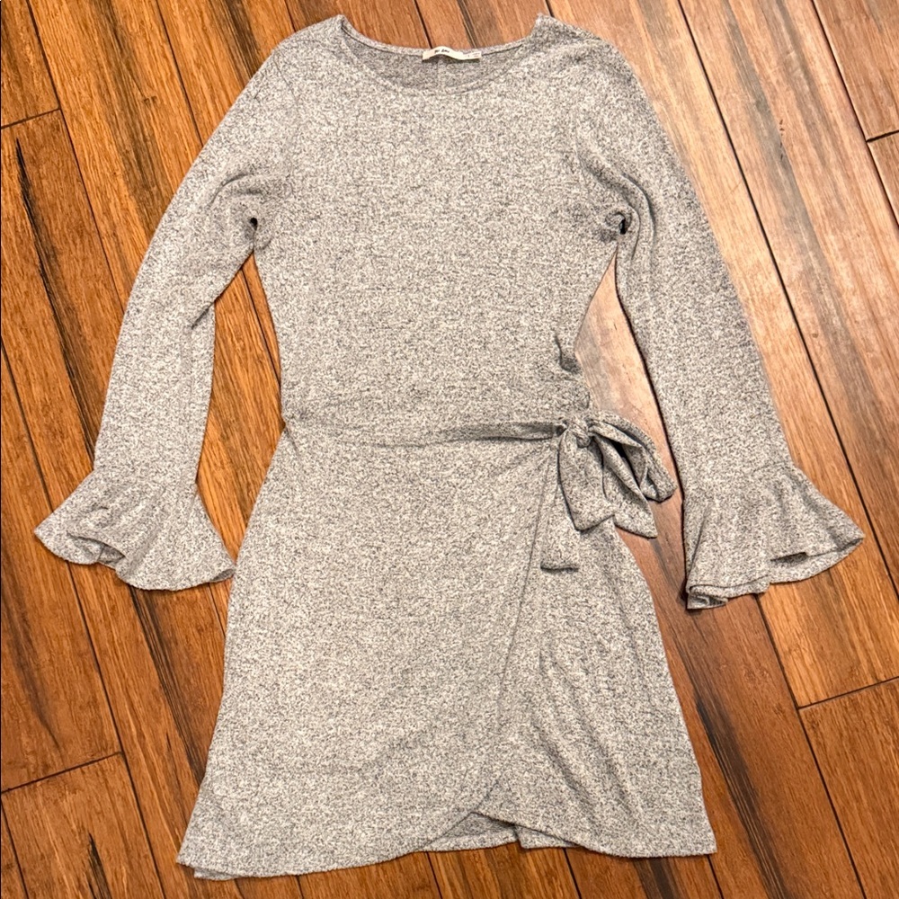 Francesca’s Sz S Gray Long Sleeve Wrap Dress
